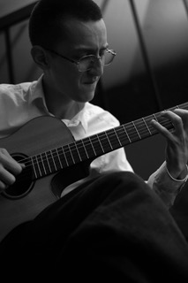 Baptiste Gilbert à la guitare
