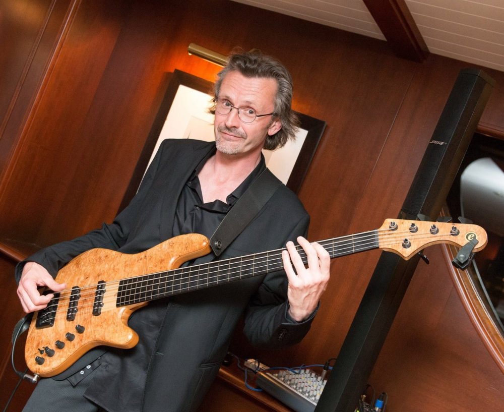 David Caquant à la guitare basse